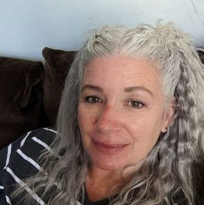 Meet your Posher, Fay